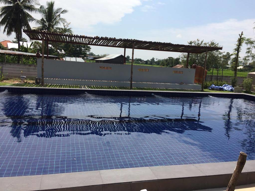 Nadee Resort Udon Thani Bagian luar foto