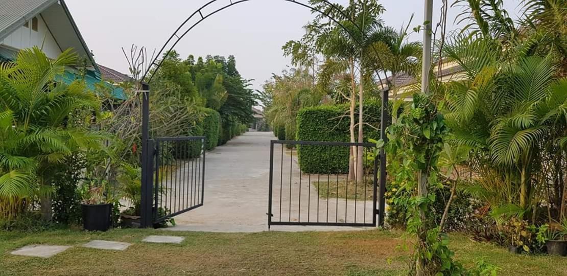 Nadee Resort Udon Thani Bagian luar foto